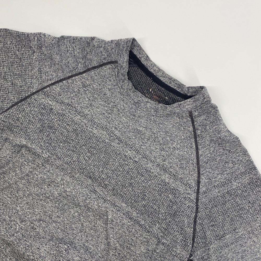 Rhone Reign Training Shirt‎ Mens Gray Short Sleeve Performance Athletic